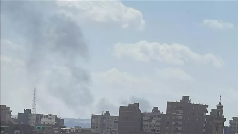الدخان وصل السماء.. حريق هائل بمحل أحذية بمنطقة منشأة ناصر 