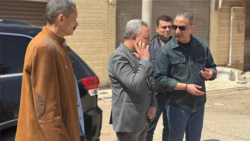 بعد رصد تجمعات للقمامة.. الأنصاري يُجازي رئيس مركز الصف ونوابه ورؤساء الوحدات