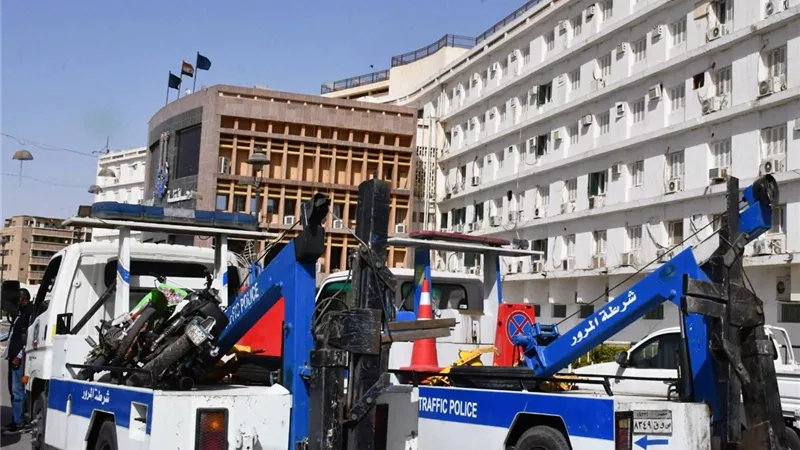 محافظ أسوان يوجه بتكثيف الحملات لضبط الدراجات النارية المخالفة بالمدينة