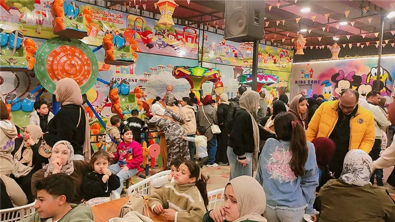 إقبال وزحام هلى ملاهى ومتنزهات الشرقية رغم برودة الطقس