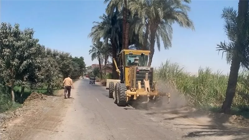 محافظ أسيوط يوجه بتكثيف تمهيد الطرق بالعتمانية بالبداري لتيسير حركة المواطنين