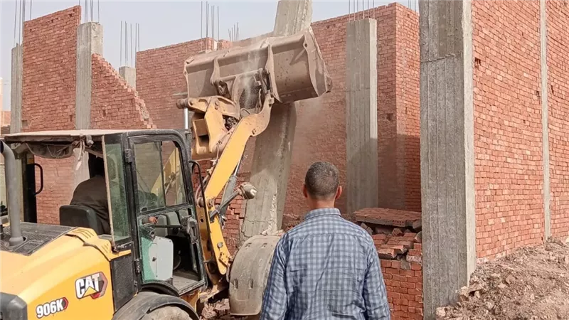 محافظ القليوبية يتابع المرحلة الثالثة من الموجة 28 لإزالة التعديات بقليوب