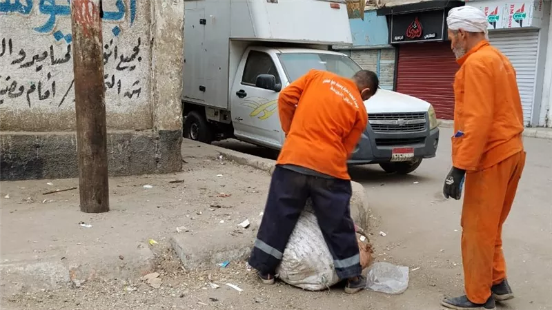 بتوجيهات محافظ قنا.. حملة نظافة مكبرة ترفع 59 طنا من المخلفات