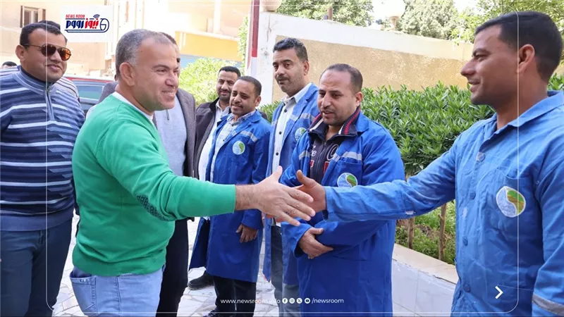 رئيس مياه الفيوم يلتقي العاملين بمراكز الصيانة ومحطات الصرف الصحي بأبشواي