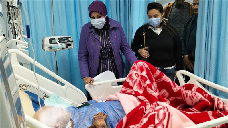 وكيلة صحة قنا وفريق إشرافي يجريان جولة تفقدية بمستشفى حميات قنا
