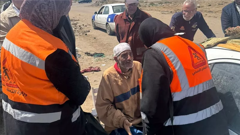 نقل حالة إنسانية لرعاية كبار بلا مأوى ضمن حياة كريمة ببورسعيد