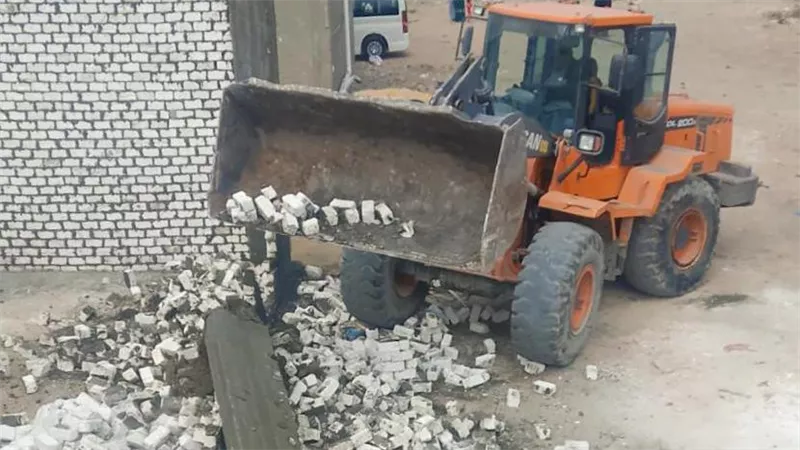 حملات مكثفة لإزالة مخالفات البناء بالإسكندرية خلال إجازة عيد الفطر