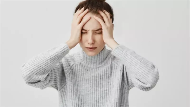 كيف يؤثر إرهاق اتخاذ القرار على حياتك اليومية؟ أخصائية نفسية تكشف الحل