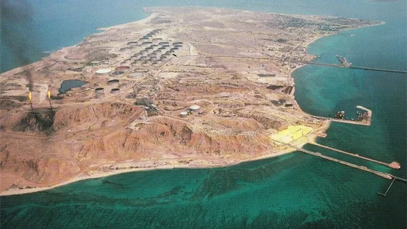 ماذا سيحدث في غضون ساعتين إذا هبطت القوات الأمريكية على جزيرة خرج؟