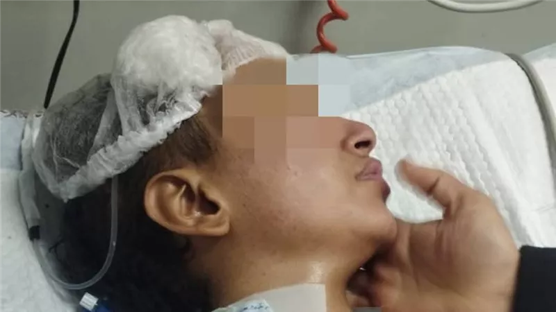 10 ساعات غيبوبة وإهمال مستمر.. أم تستغيث لإنقاذ حياة ابنتها بمستشفى بنها