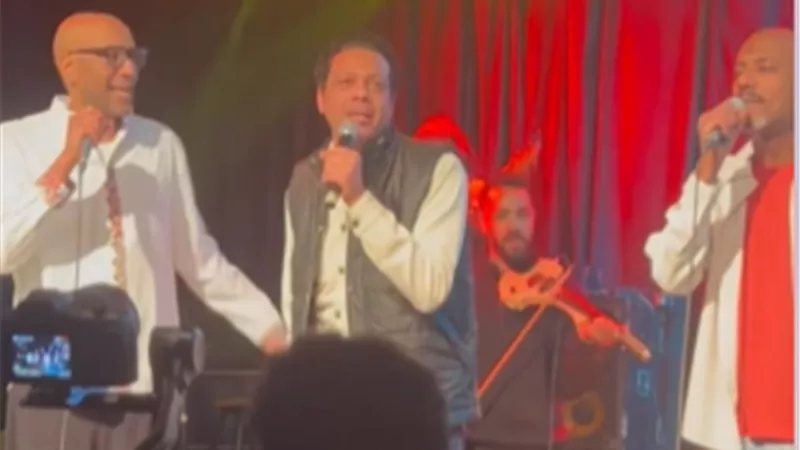 بعد نجاح دوره في حكاية نرجس.. حمزة العيلي يشارك بلاك تيما بحفلهم الأخير