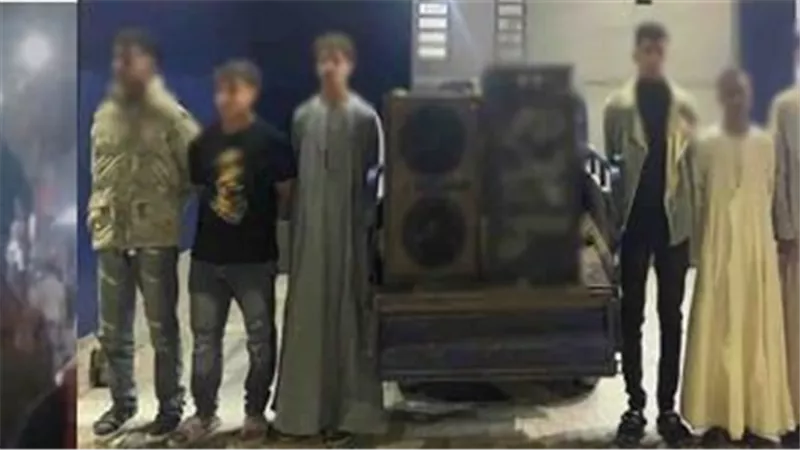بدون ملابس علوية.. ضبط 7 طلاب رقصوا على تروسيكل بمكبرات صوت في قنا 