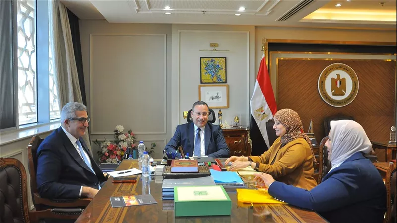 وزير التعليم العالي يبحث تعزيز كفاءة كوادر التمريض في المستشفيات الجامعية