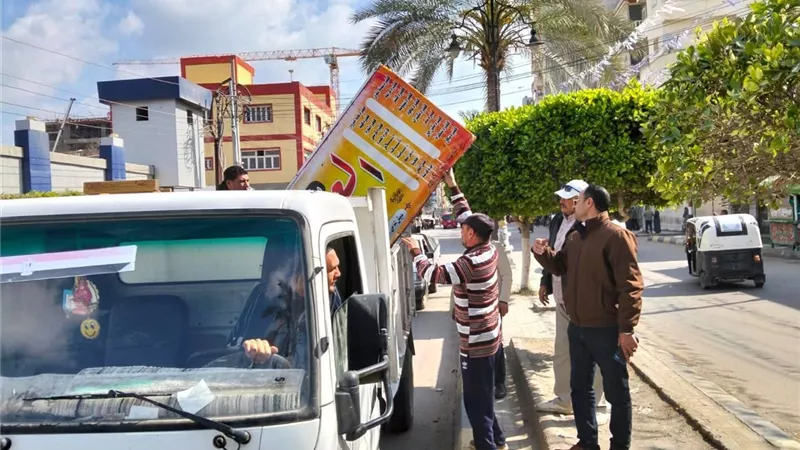 رفع 155 حالة إشغال طريق بشوارع مركزى حوش عيسى وبدر بالبحيرة