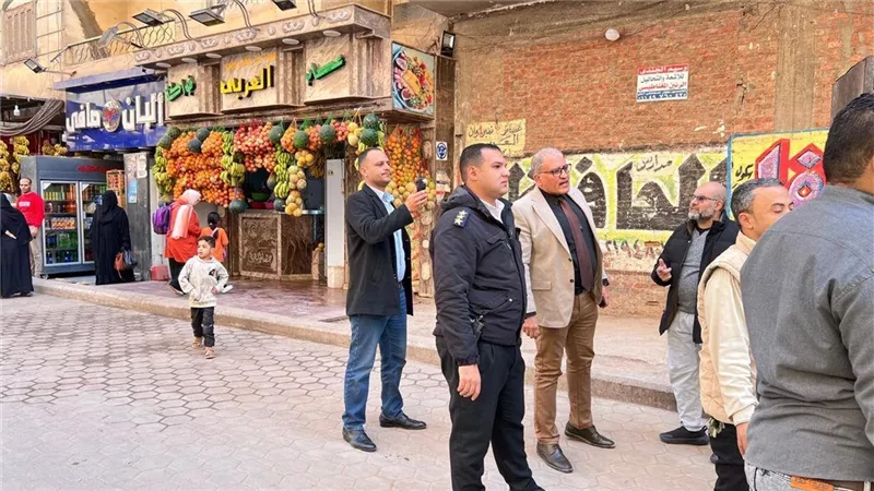 حملة مكبرة لإزالة العشوائيات وضبط المركبات المخالفة بحي السلام