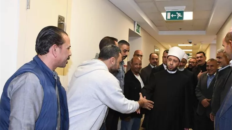 وزير الأوقاف يتفقد انتظام العمل بالديوان العام ويهنئ العاملين بعيد الفطر