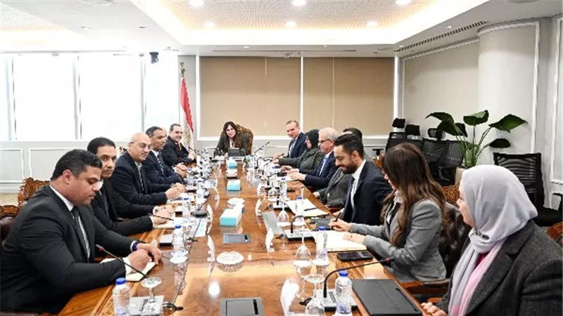 وزيرة الإسكان تتابع تطوير مثلث ماسبيرو وسور مجرى العيون
