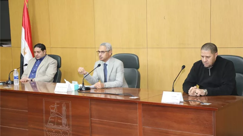 محافظ بني سويف: الانضباط والتعاون وبناء كوادر الصف الثاني في صدارة الأولويات