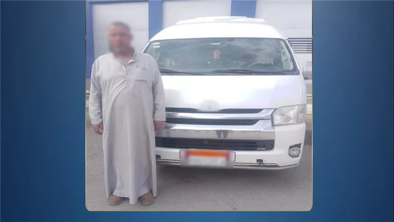 ضبط سائق ميكروباص لفرض أجرة زائدة على سائح أجنبي في جنوب سيناء