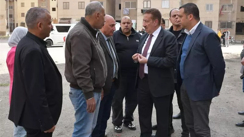محافظ بورسعيد يتفقد أعمال صيانة وتطوير مناور الصرف الصحي بمنطقة الحراسات