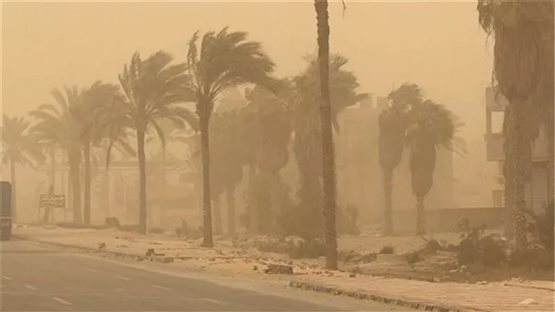 حالة الطقس اليوم.. متى تنتهي العاصفة الترابية؟ الأرصاد تكشف موعد تحسن الجو