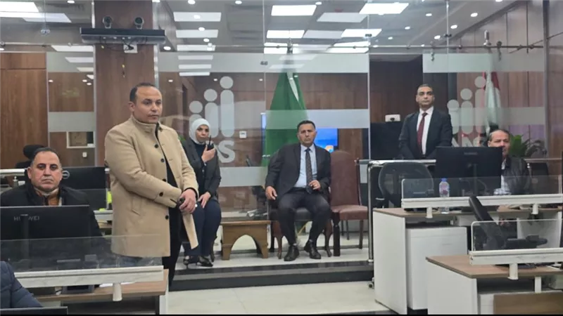 محافظ القليوبية يتابع من مركز سيطرة الشبكة الوطنية تمركزات سيارات شفط الأمطار