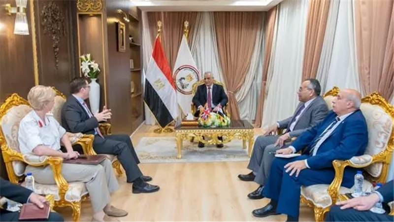  وزير لإنتاج الحربي يستقبل السفير البريطاني بالقاهرة لبحث أوجه التعاون المشترك