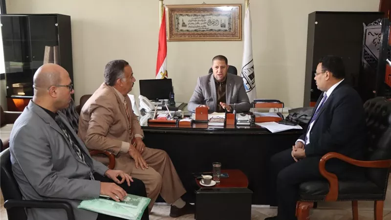 بحث آليات وإجراءات حصر أراضي منافع الري والنيل ببنى سويف