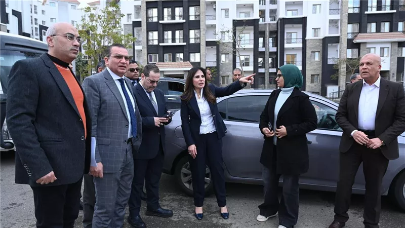  وزيرة الإسكان تتابع موقف الخدمات بالحي السكني الثالث 