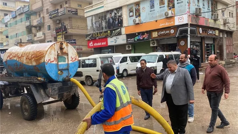 تنسيق بين رؤساء المراكز والمدن ومياه الشرب بالشرقية لسحب مياه الأمطار