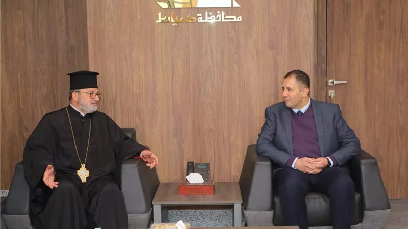 محافظ دمياط يستقبل راعي كنيسة الروم الأرثوذكس لتبادل التهنئة بعيد الفطر