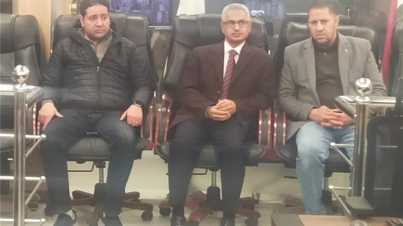 محافظ بني سويف يتابع مستجدات حالة الطقس من داخل مركز السيطرة
