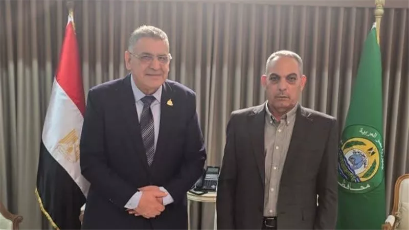 نائب الإسماعيلية يلتقي المحافظ لبحث مشكلات المواطنين.. ولجنة هندسية لدراسة توس