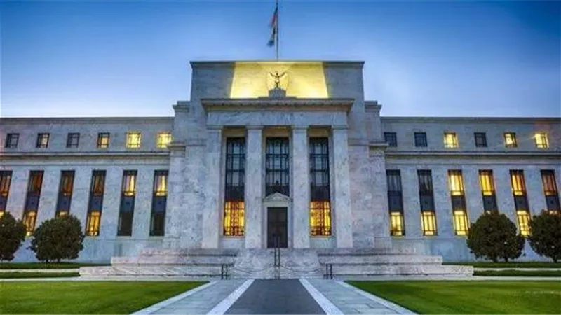 خسائر الاحتياطي الفيدرالي تتقلص بحدة إلى 19.6 مليار دولار في 2025