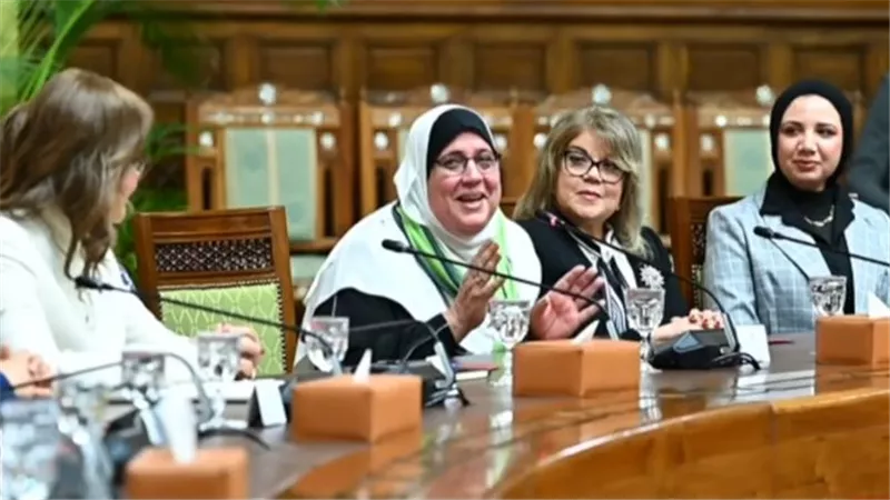 «نفسي في مطعم 5 أدوار للغلابة».. طلب مؤثر من الحاجة عزيزة للرئيس السيسي