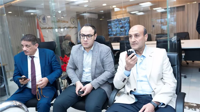 محافظ أسيوط يتابع الحالة الجوية لحظة بلحظة عبر مركز السيطرة الوطني للطوارئ