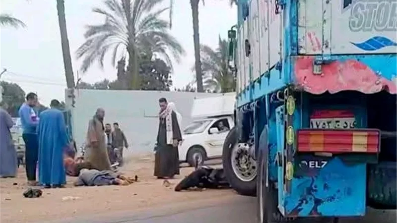 إصابة شقيقين في حادث مروع بين دراجة نارية وسيارة نقل بأسيوط