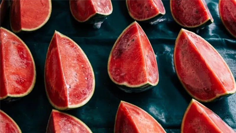 فوائد البطيخ للقلب.. هل يساعد في خفض ضغط الدم وتحسين الدورة الدموية؟