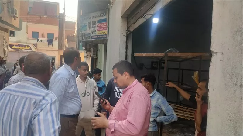 تحرير 66 محضرًا متنوعًا وتوجيه 49 إنذارًا للمحال التجارية بنجع حمادي