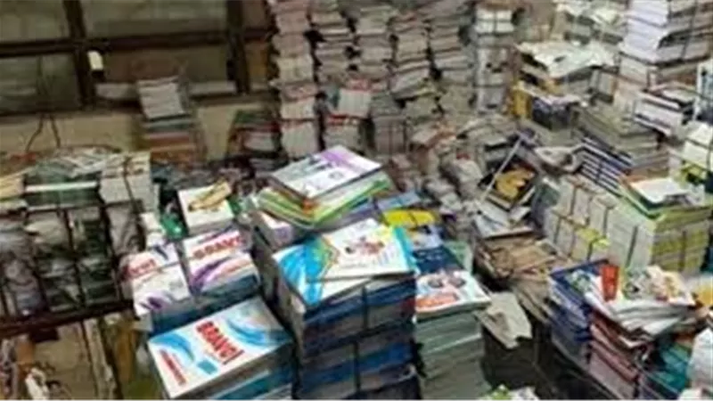 بداخلها 6 آلاف ملزمة جامعية مجهولة.. القبض على مالك مكتبة بدون ترخيص بالدقي