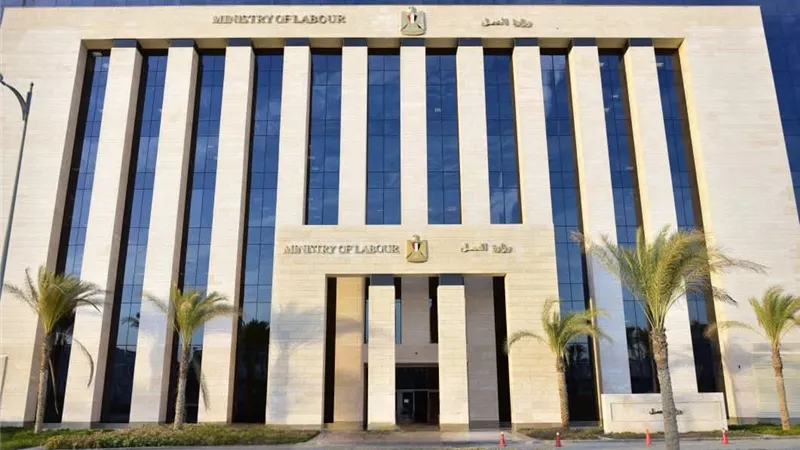 «نشرة التوظيف»: وزارة العمل تفتح باب التقديم لـ 1820 وظيفة خلال أبريل