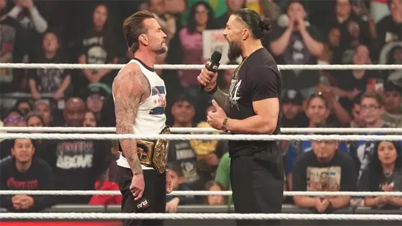 بعد مواجهة WWE Raw.. رومان رينز يلقي بسي إم بانك على الطاولة 