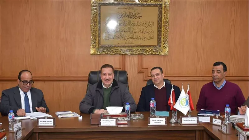 محافظ بورسعيد  يبحث الفرص الاستثمارية وتعظيم الاستغلال الأمثل للأصول بالمحافظة