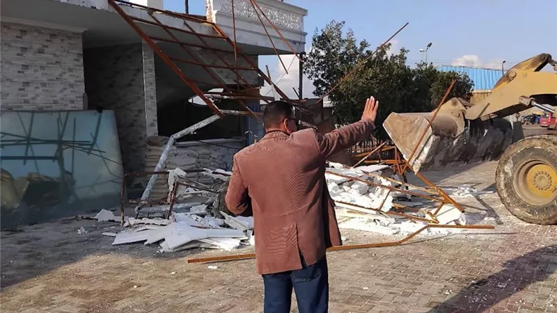 حملات مكثفة إزالة قاعة أفراح مخالفة على الطريق السريع بدمنهور