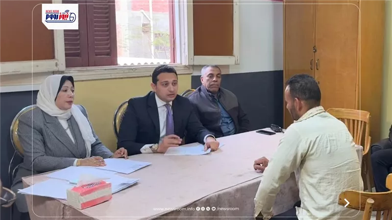نائب محافظ الفيوم يعقد لقاءً لخدمة المواطنين بقرية تلات 