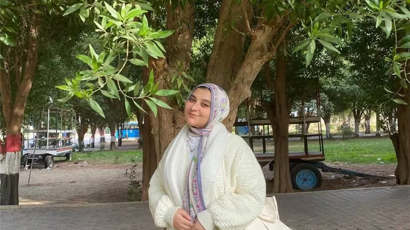 طالبتين بكلية الالسن جامعة سوهاج تحصلان علي منحة دراسية بألمانيا