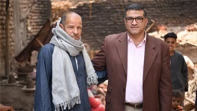 محافظ قنا يتفقد 
