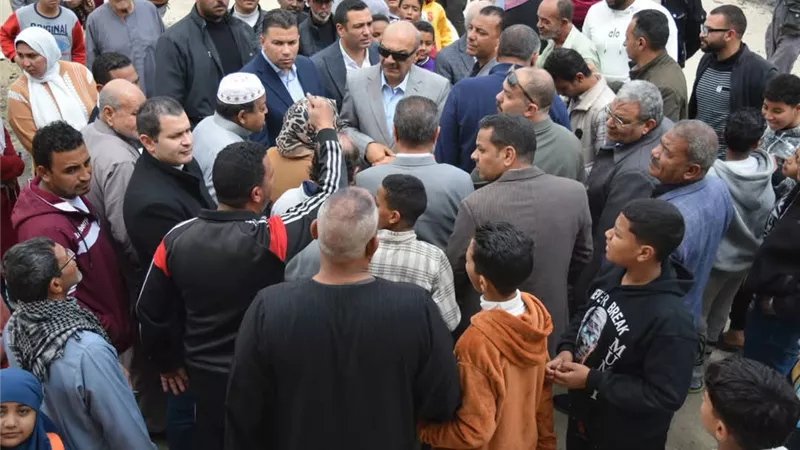 محافظ السويس يتفقد حي المختار بحي فيصل لمتابعة المرافق والنظافة والخدمات 