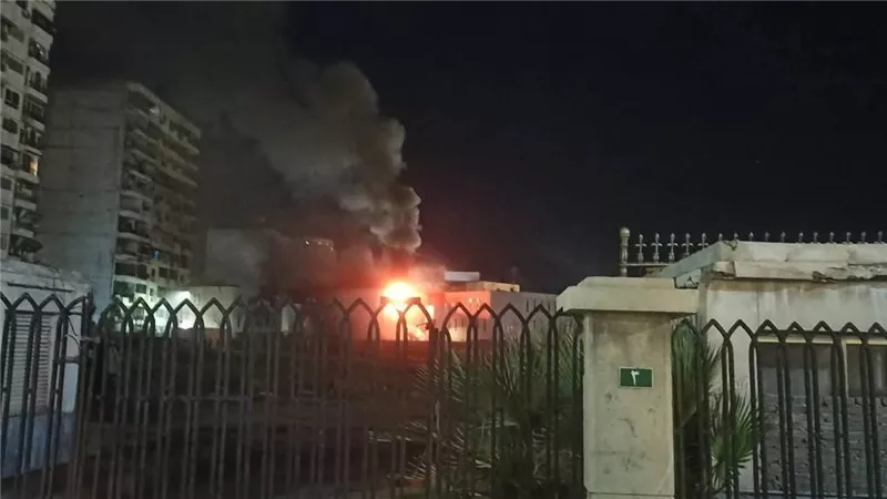 السيطرة على حريق بمبنى إداري ملحق بفندق سياحي شهير في بورسعيد دون إصابات