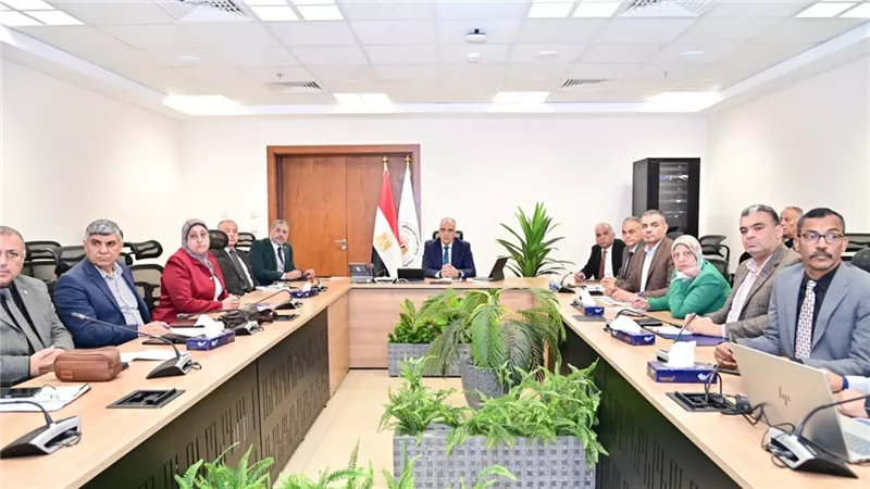 وزير الري يتابع جاهزية الترع ومحطات الرفع ويشدد على إنهاء التطهيرات قبل أبريل